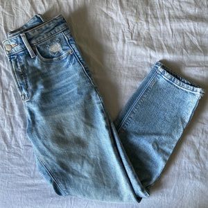 High-wasted Distressed Jeans